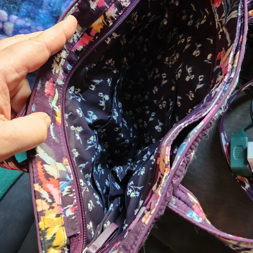 ❤️ 💕Vera Bradley Purse Purple With Floral Print. - Picture 4 of 4